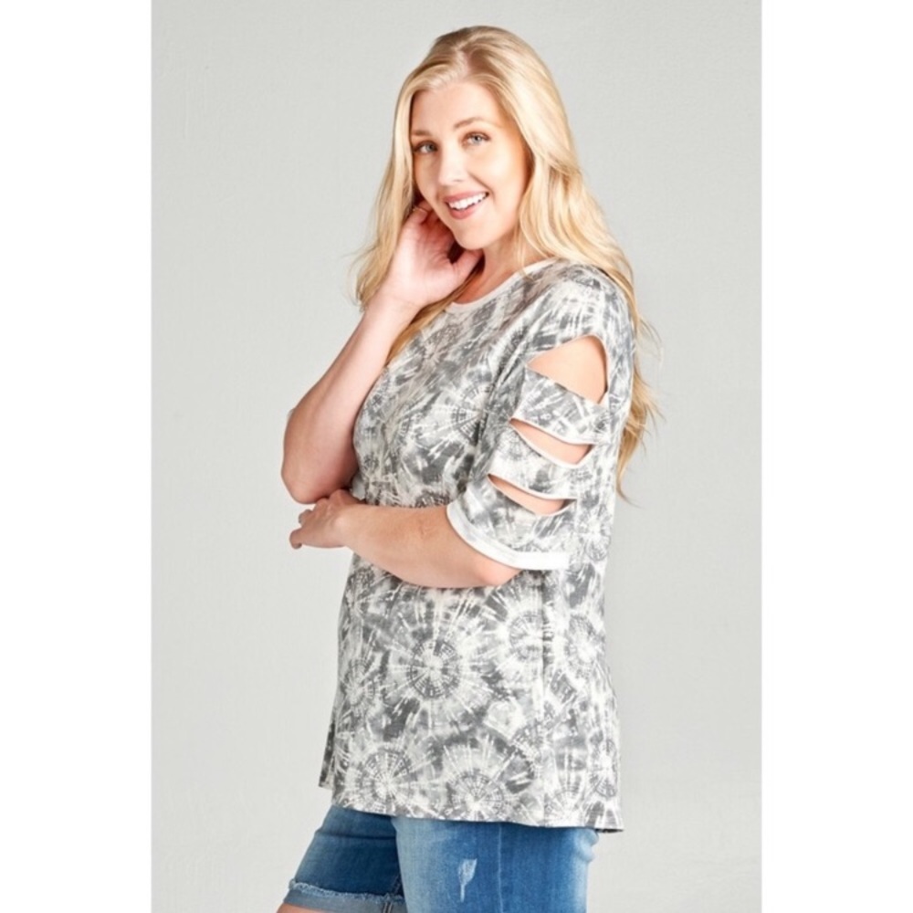 Chic Petunia PLUS Size w/Slit Sleeves PRICE DROP